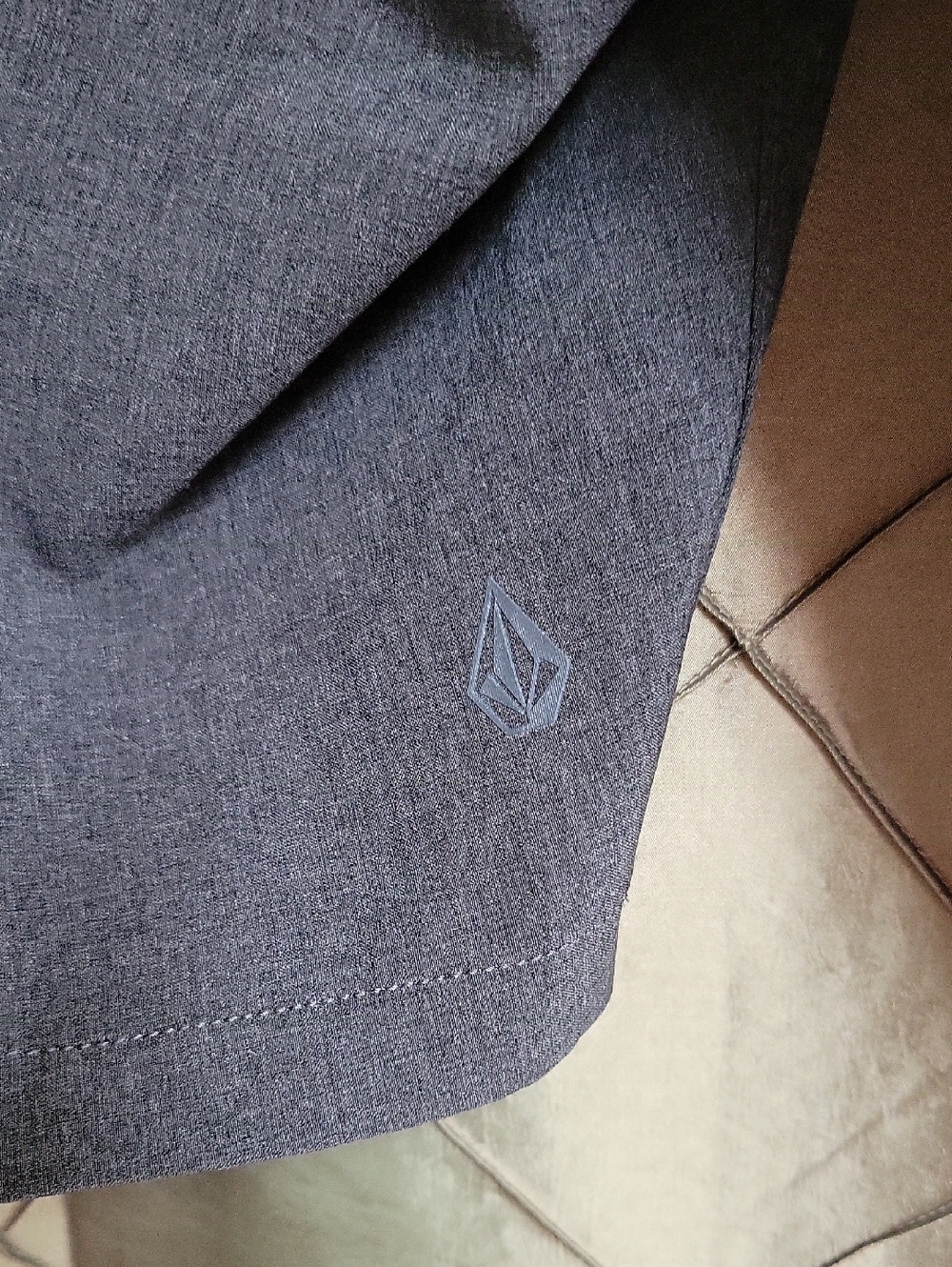 VGUC- Volcom ‘Surf & Turf’ Flat Front 4 Way Stretch Shorts - Picture 5 of 10